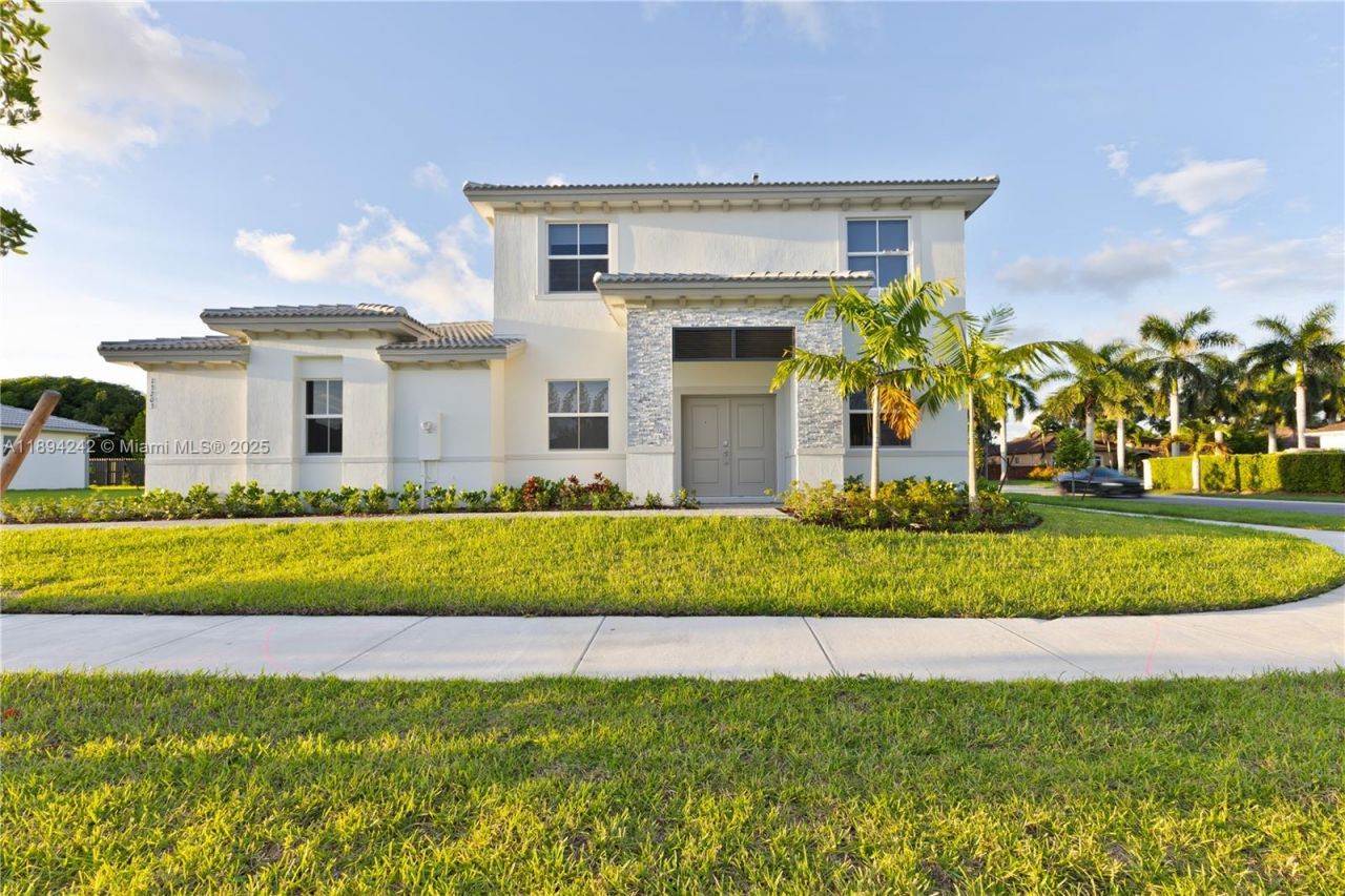 13203 SW 188th Ter, Miami, FL 33177 Photo
