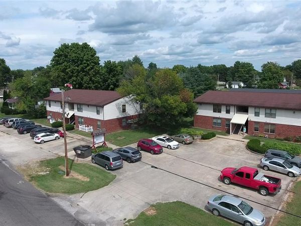 818 S 6th Street, Carrollton, IL 62010