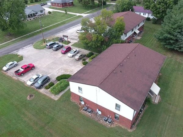 818 S 6th Street, Carrollton, IL 62010