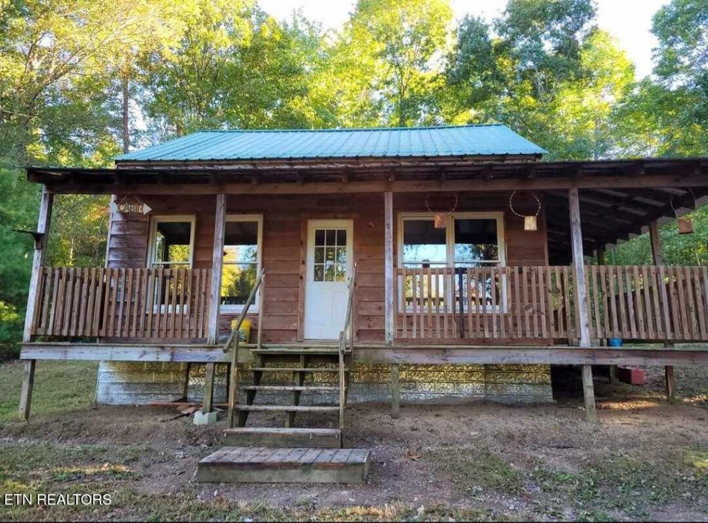 346 Scott Wyatt Rd, Deer Lodge, TN 37726 Main Photo