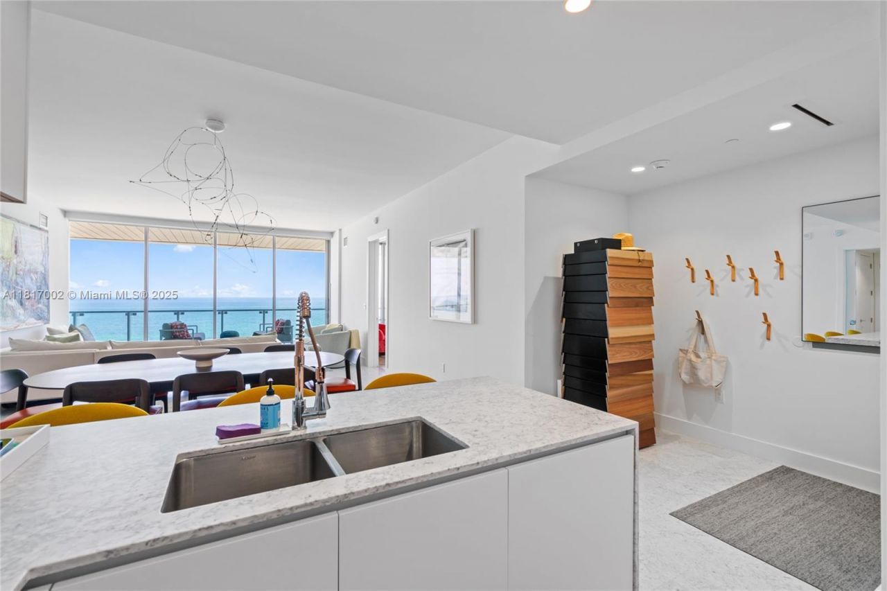 5775 Collins Ave, Unit 1602, Miami Beach, FL 33140 Photo