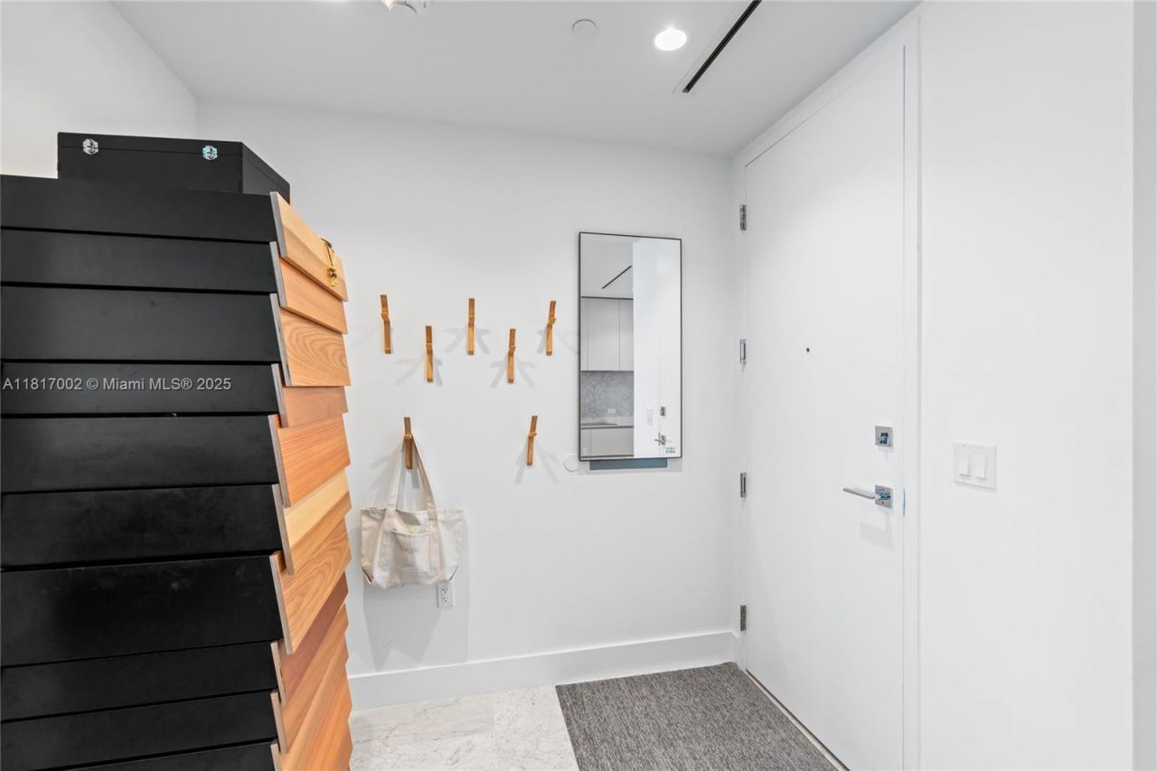 5775 Collins Ave, Unit 1602, Miami Beach, FL 33140 Photo