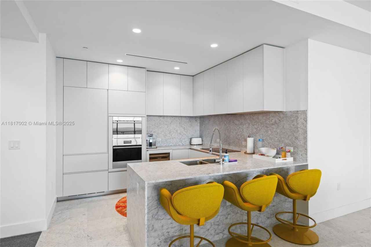 5775 Collins Ave, Unit 1602, Miami Beach, FL 33140 Photo