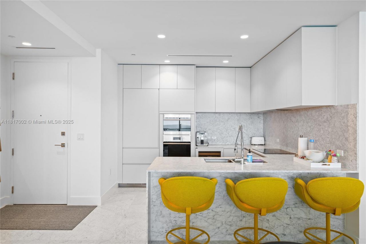 5775 Collins Ave, Unit 1602, Miami Beach, FL 33140 Photo