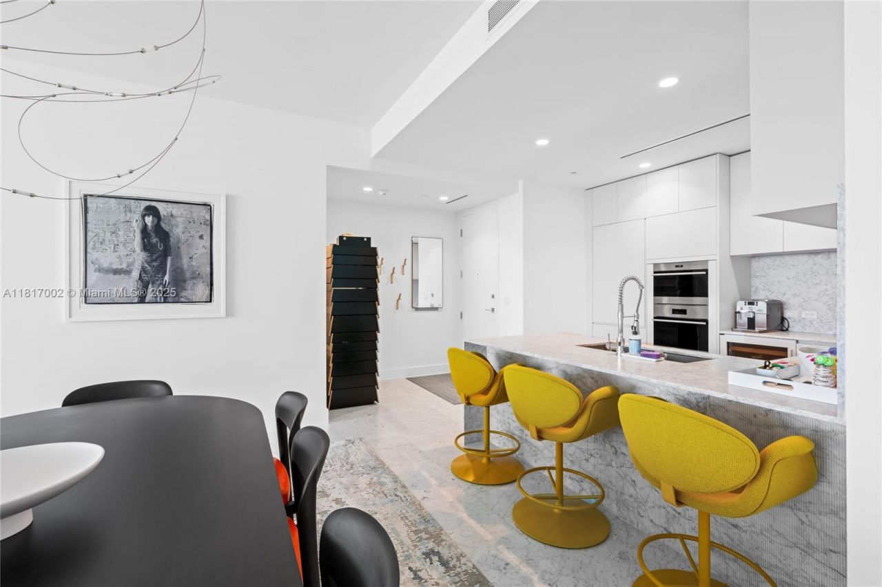 5775 Collins Ave, Unit 1602, Miami Beach, FL 33140 Photo