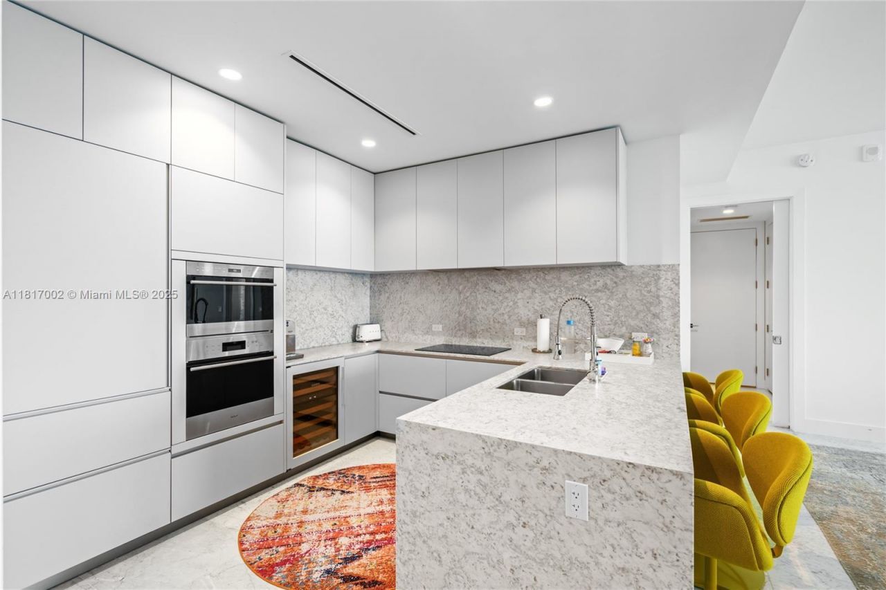 5775 Collins Ave, Unit 1602, Miami Beach, FL 33140 Photo