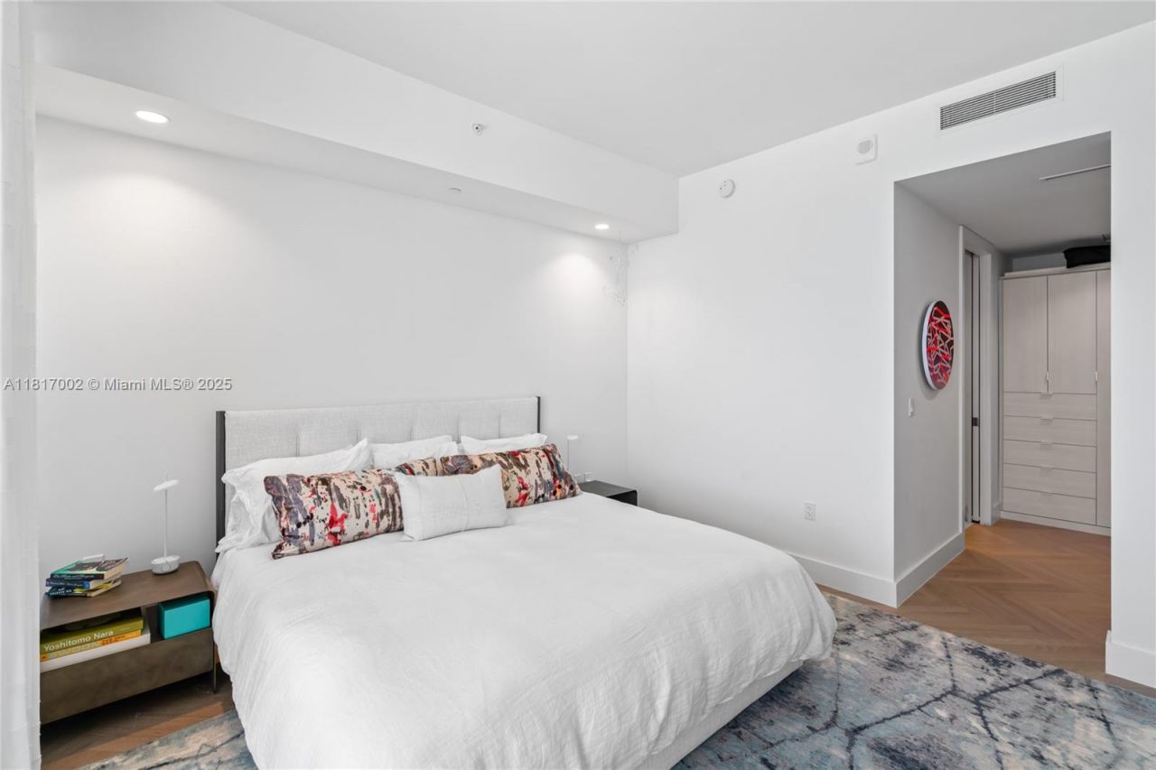 5775 Collins Ave, Unit 1602, Miami Beach, FL 33140 Photo