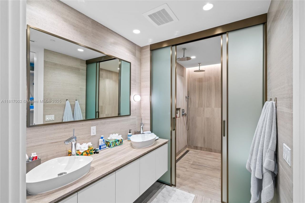 5775 Collins Ave, Unit 1602, Miami Beach, FL 33140 Photo