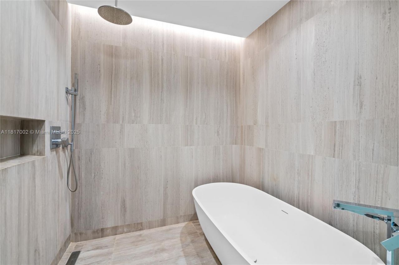 5775 Collins Ave, Unit 1602, Miami Beach, FL 33140 Photo