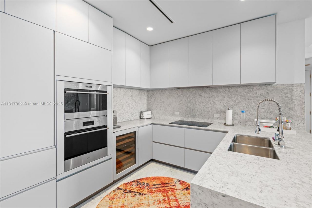 5775 Collins Ave, Unit 1602, Miami Beach, FL 33140 Photo