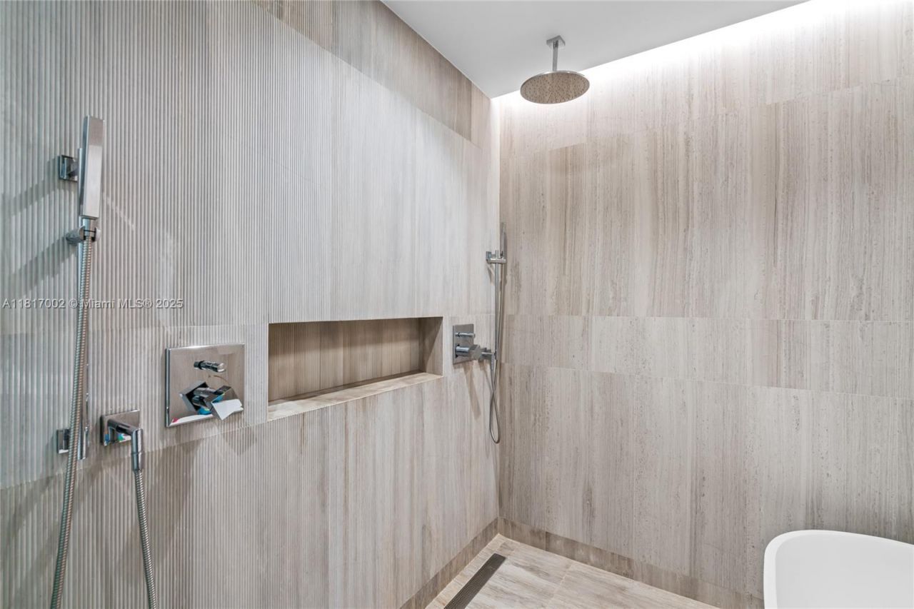 5775 Collins Ave, Unit 1602, Miami Beach, FL 33140 Photo