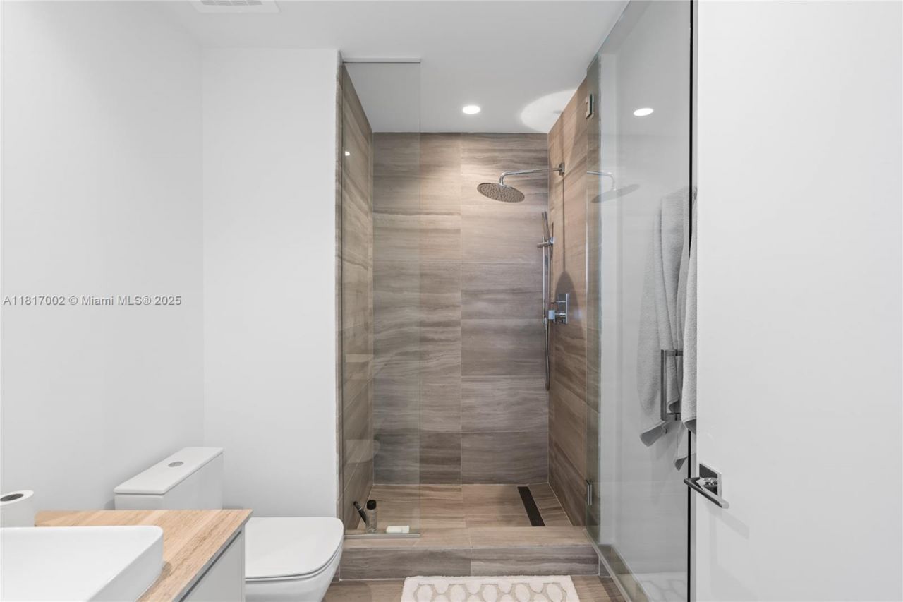 5775 Collins Ave, Unit 1602, Miami Beach, FL 33140 Photo