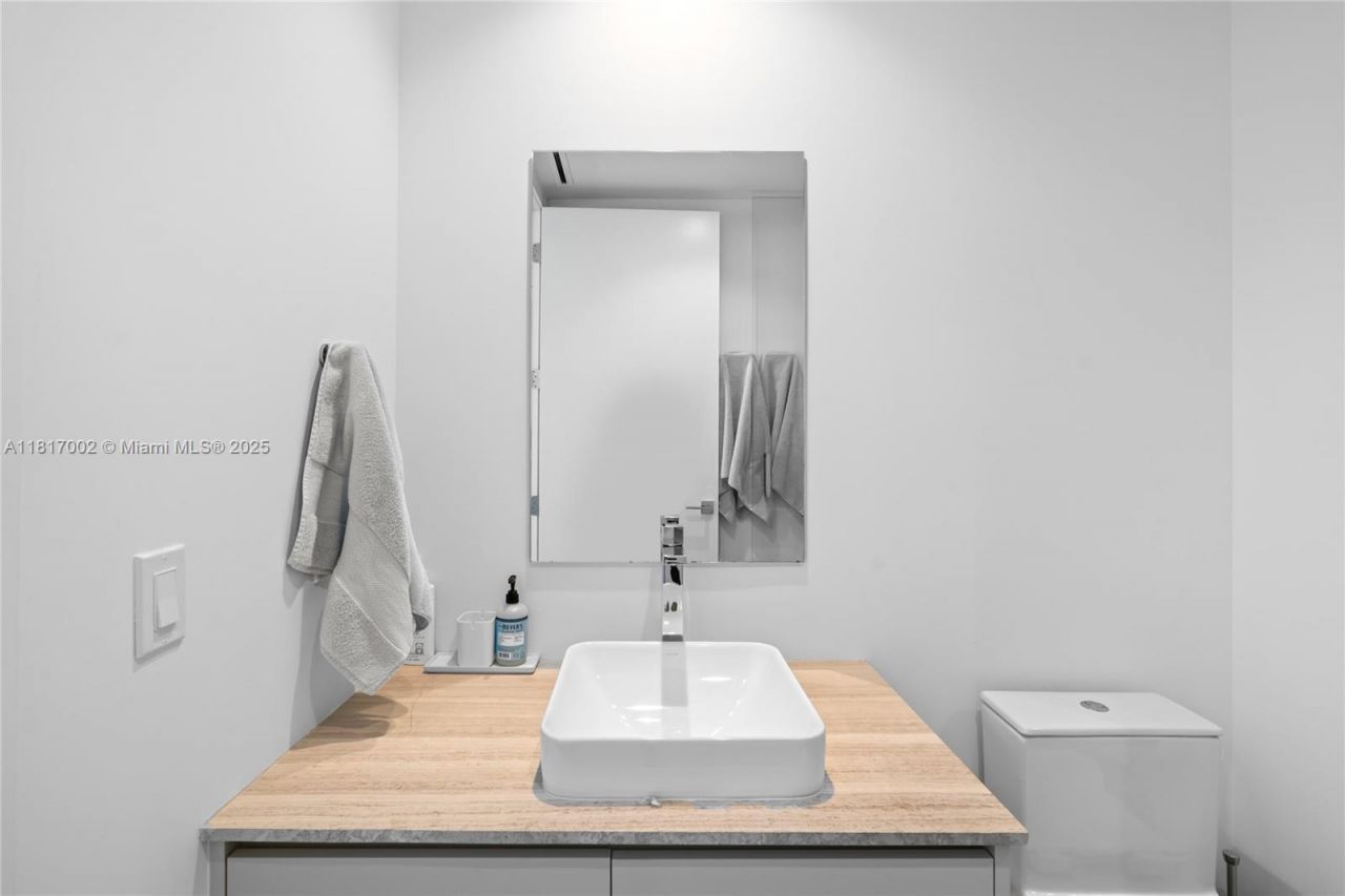 5775 Collins Ave, Unit 1602, Miami Beach, FL 33140 Photo