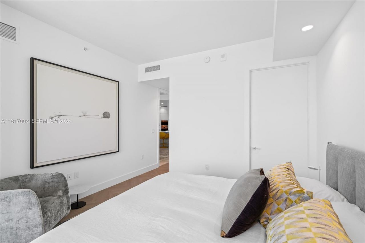 5775 Collins Ave, Unit 1602, Miami Beach, FL 33140 Photo