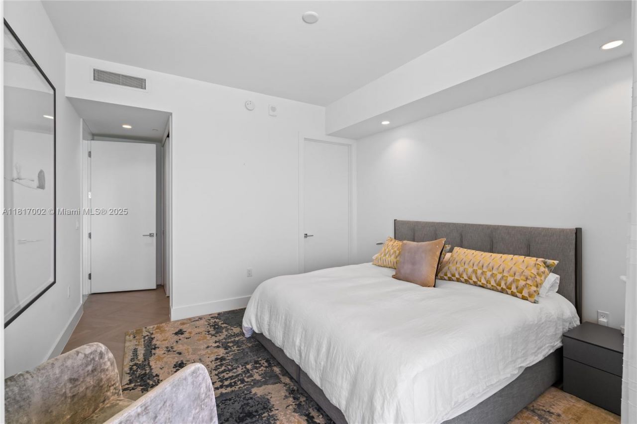 5775 Collins Ave, Unit 1602, Miami Beach, FL 33140 Photo