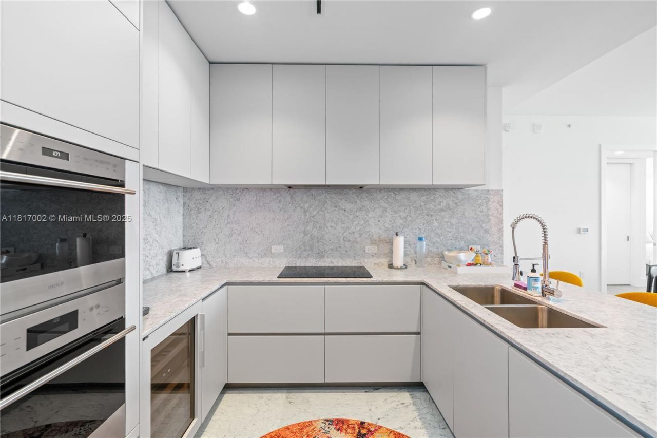 5775 Collins Ave, Unit 1602, Miami Beach, FL 33140 Photo