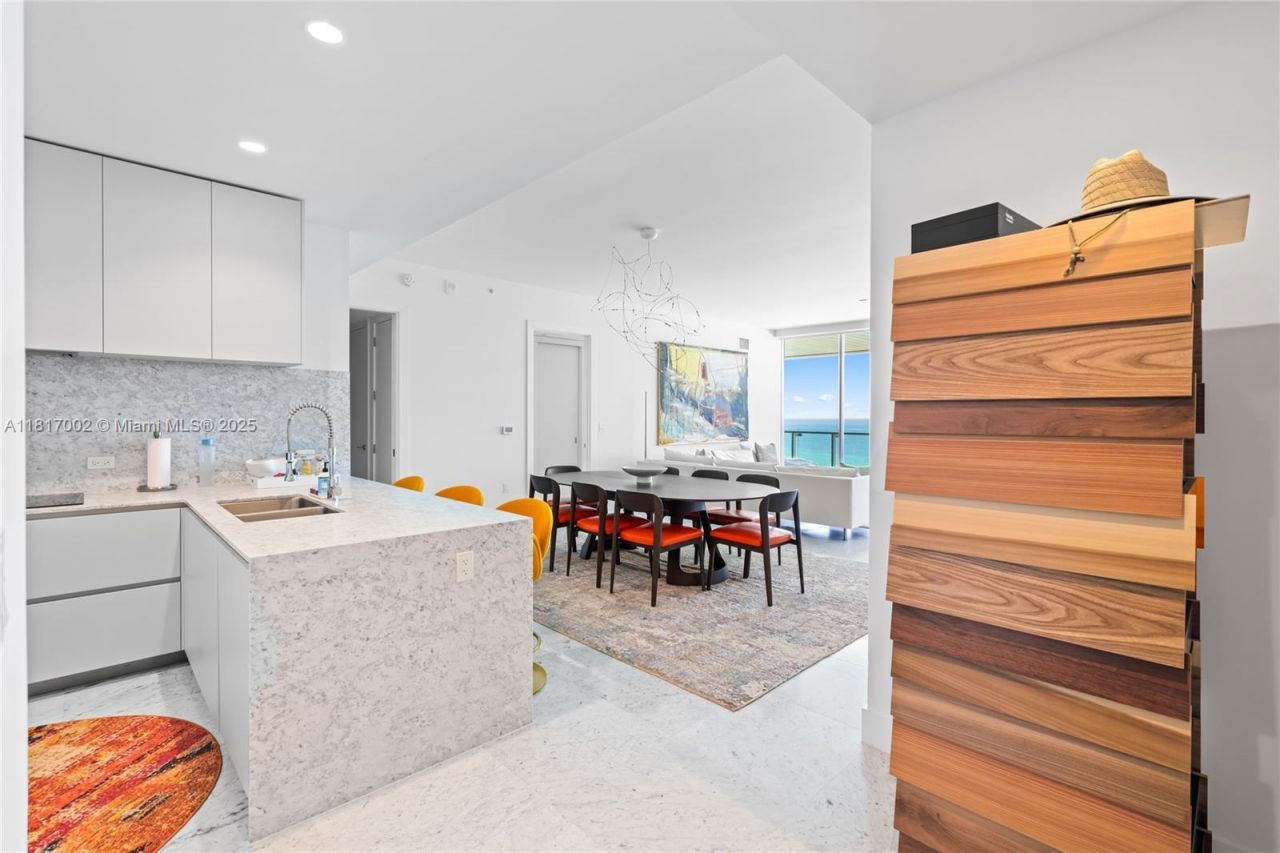 5775 Collins Ave, Unit 1602, Miami Beach, FL 33140 Photo