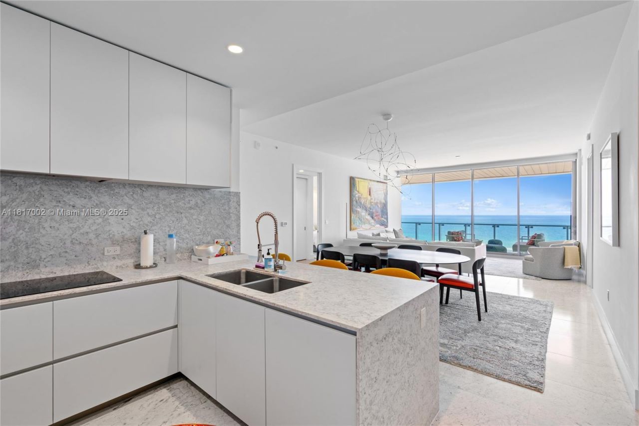 5775 Collins Ave, Unit 1602, Miami Beach, FL 33140 Photo