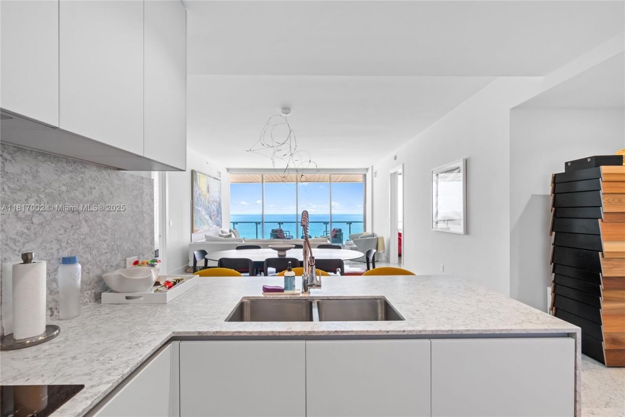 5775 Collins Ave, Unit 1602, Miami Beach, FL 33140 Photo