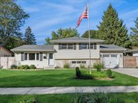 208 S River Road, Fox River Grove, IL 60021 primary photo