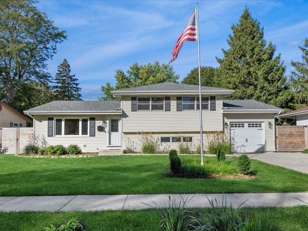 208 S River Road, Fox River Grove, IL 60021