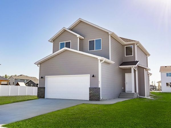 833 60th Avenue W, West Fargo, ND 58078