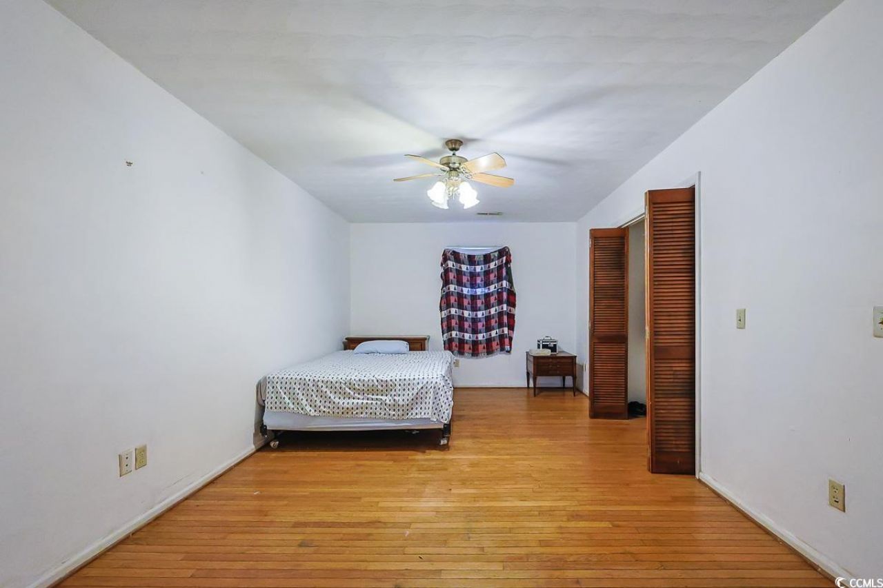 5704 N Kings Hwy. Photo 23