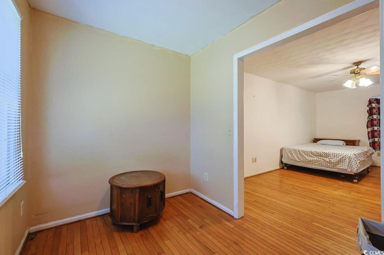 5704 N Kings Hwy. Photo 24