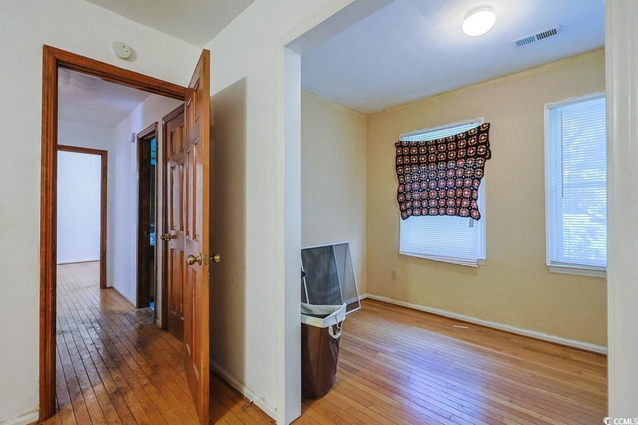 5704 N Kings Hwy. Photo 25