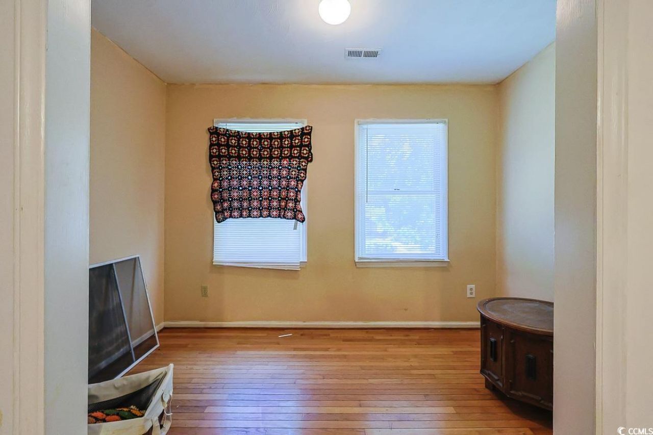 5704 N Kings Hwy. Photo 26