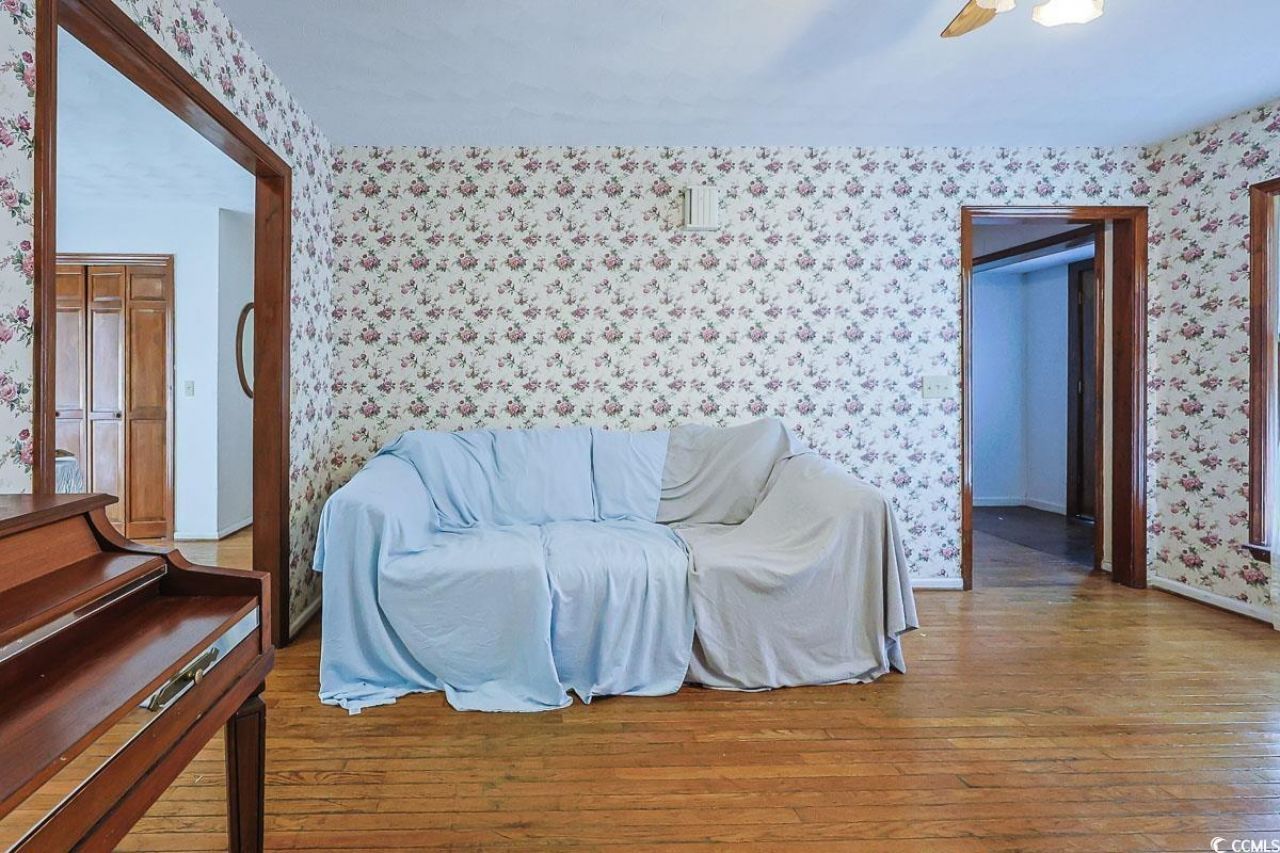 5704 N Kings Hwy. Photo 4