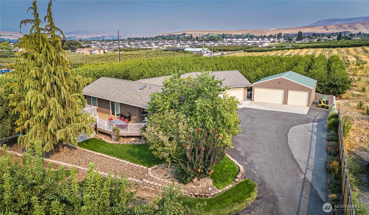 2545 6th Se, East Wenatchee, WA 98802 Main Photo