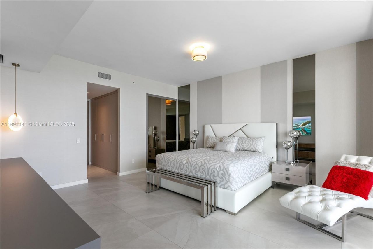 18975 Collins Ave, Unit 3402, Sunny Isles Beach, FL 33160 Photo