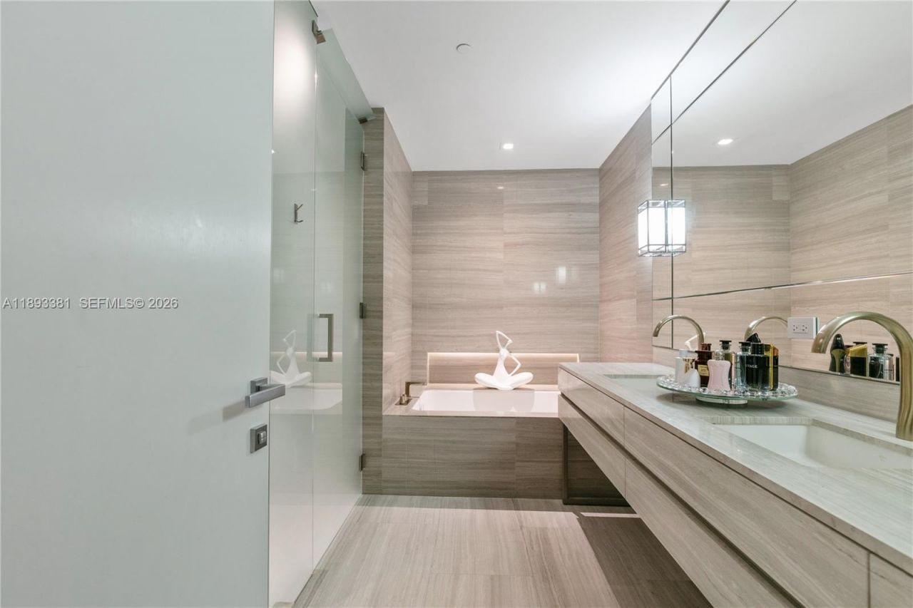 18975 Collins Ave, Unit 3402, Sunny Isles Beach, FL 33160 Photo