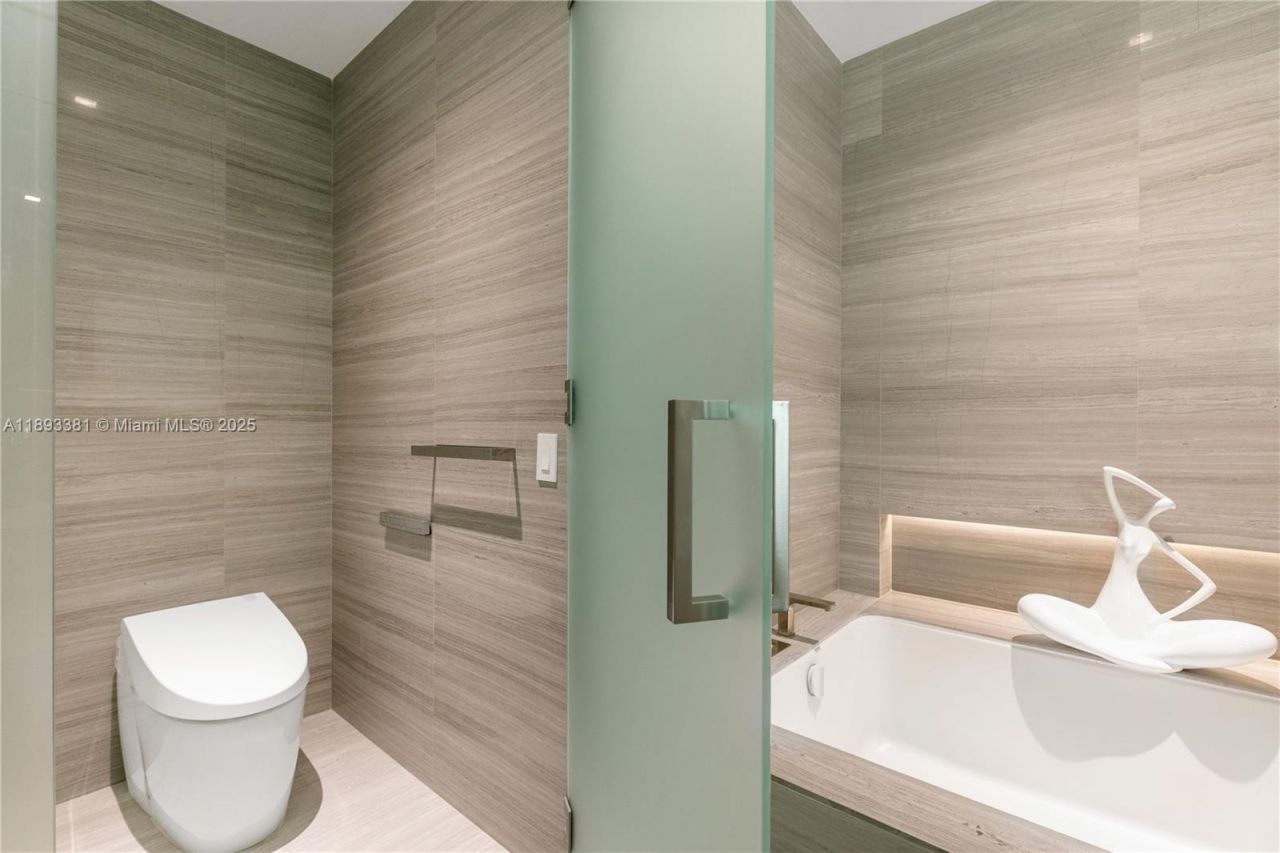 18975 Collins Ave, Unit 3402, Sunny Isles Beach, FL 33160 Photo