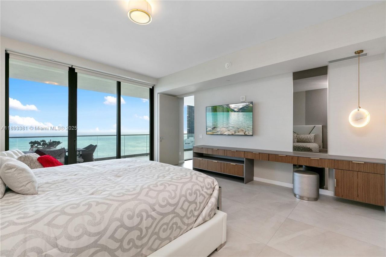 18975 Collins Ave, Unit 3402, Sunny Isles Beach, FL 33160 Photo