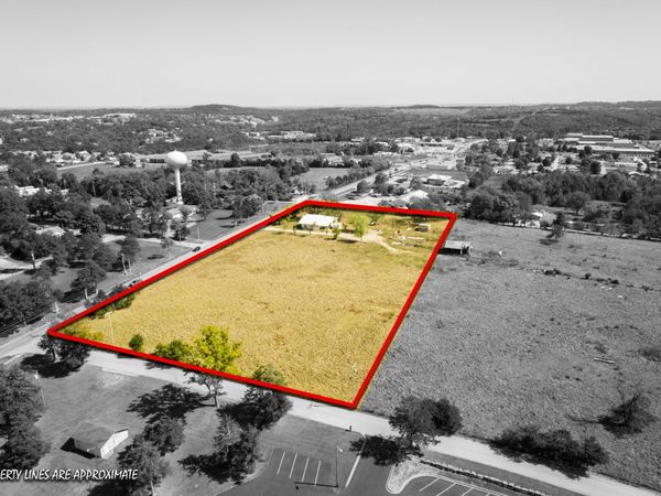 1490 State Highway Bb, Hollister, MO 65672