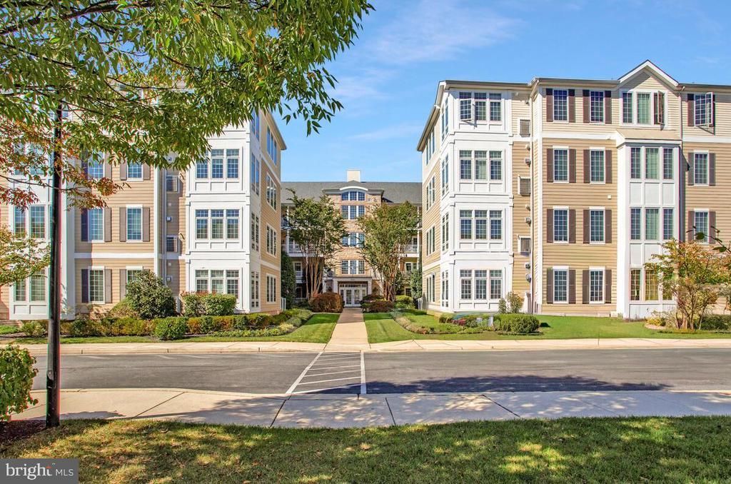 8820 Shining Oceans Way, Unit 410, Columbia, MD 21045 Main Photo