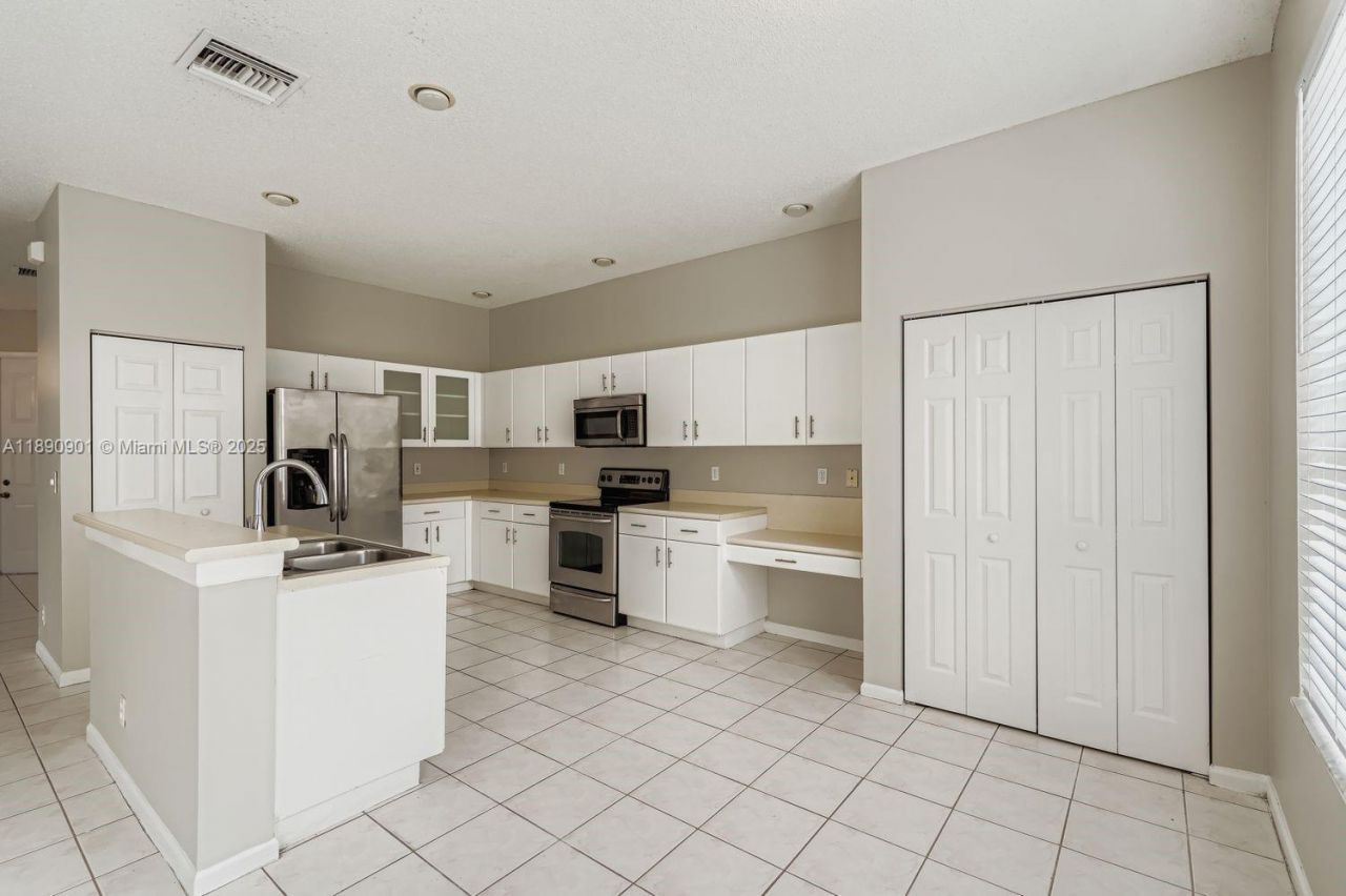 2015 SW 159th Ave, Miramar, FL 33027 Photo