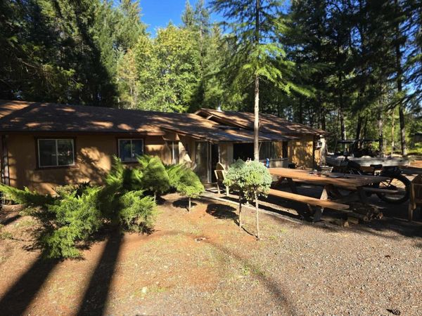 290 Crest Drive, Cave Junction, OR 97523