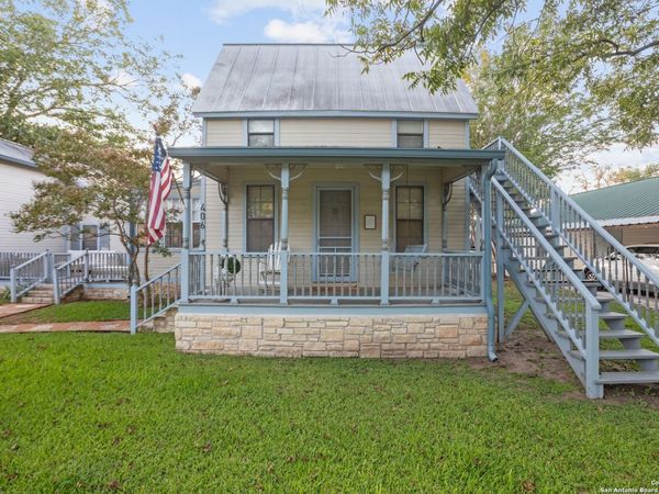 406 N Acorn, Fredericksburg, TX 78624