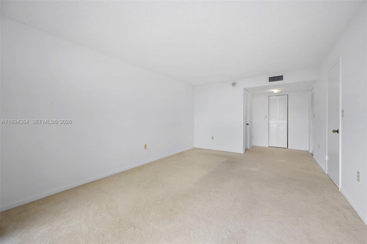 1300 NE Miami Gardens Dr, Unit 501E, Miami, FL 33179 Photo