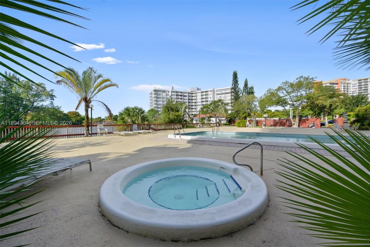 1300 NE Miami Gardens Dr, Unit 501E, Miami, FL 33179 Photo