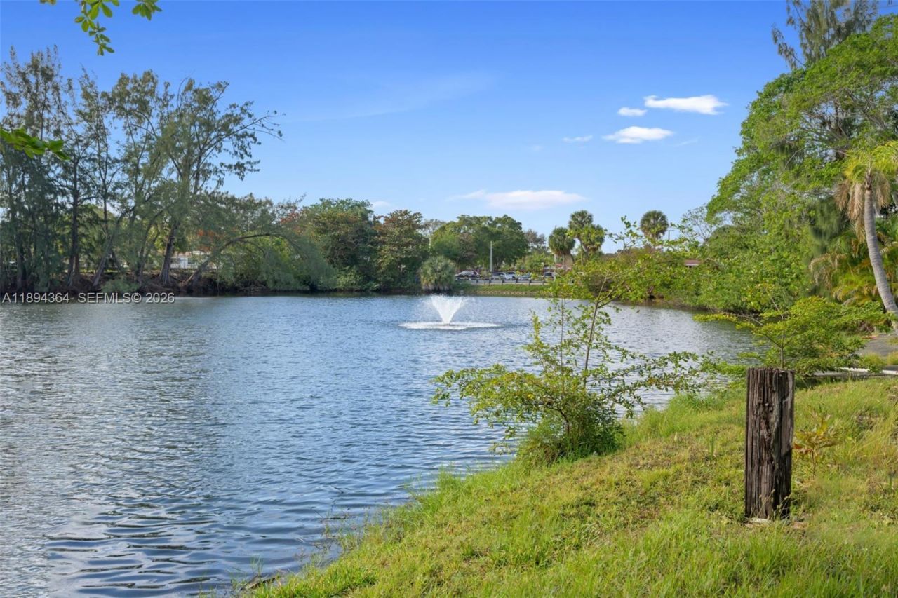 1300 NE Miami Gardens Dr, Unit 501E, Miami, FL 33179 Photo