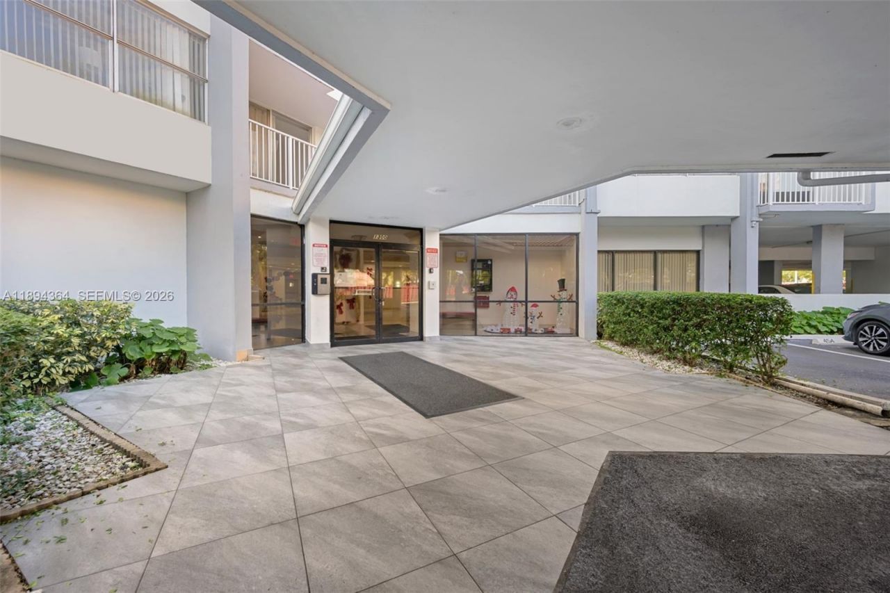 1300 NE Miami Gardens Dr, Unit 501E, Miami, FL 33179 Photo