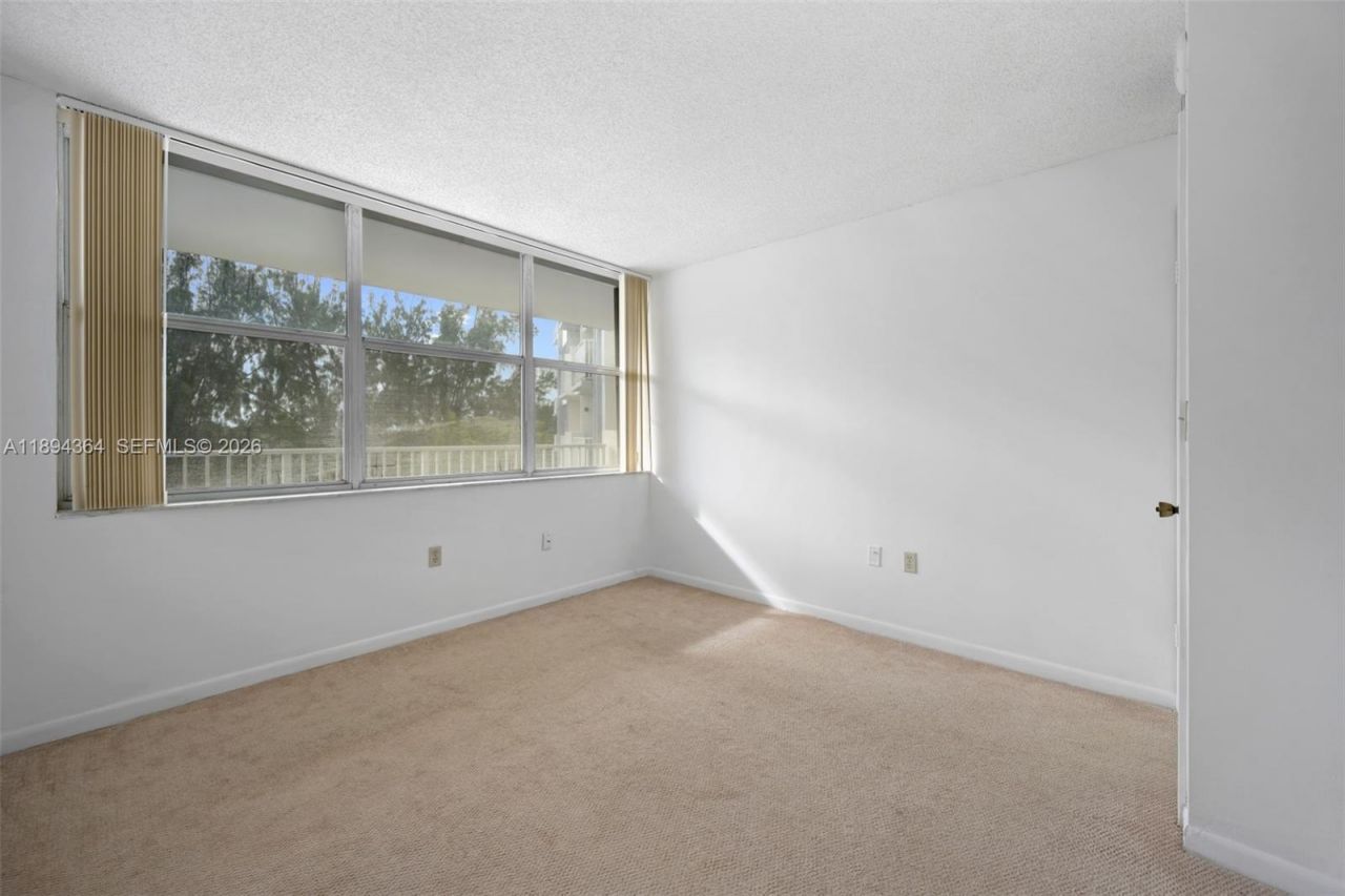 1300 NE Miami Gardens Dr, Unit 501E, Miami, FL 33179 Photo