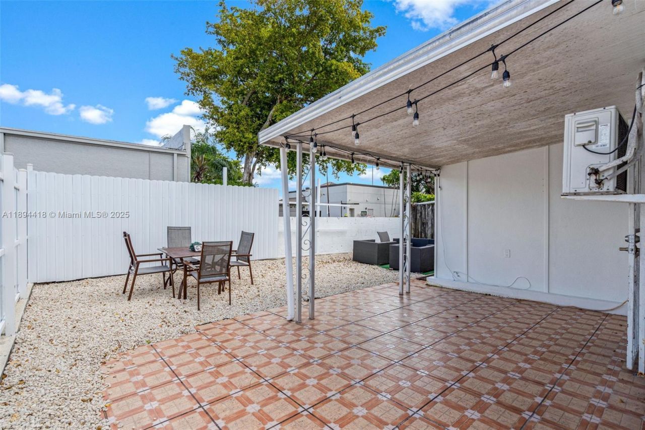 Please Call For Address, Miami, FL 33172 Photo