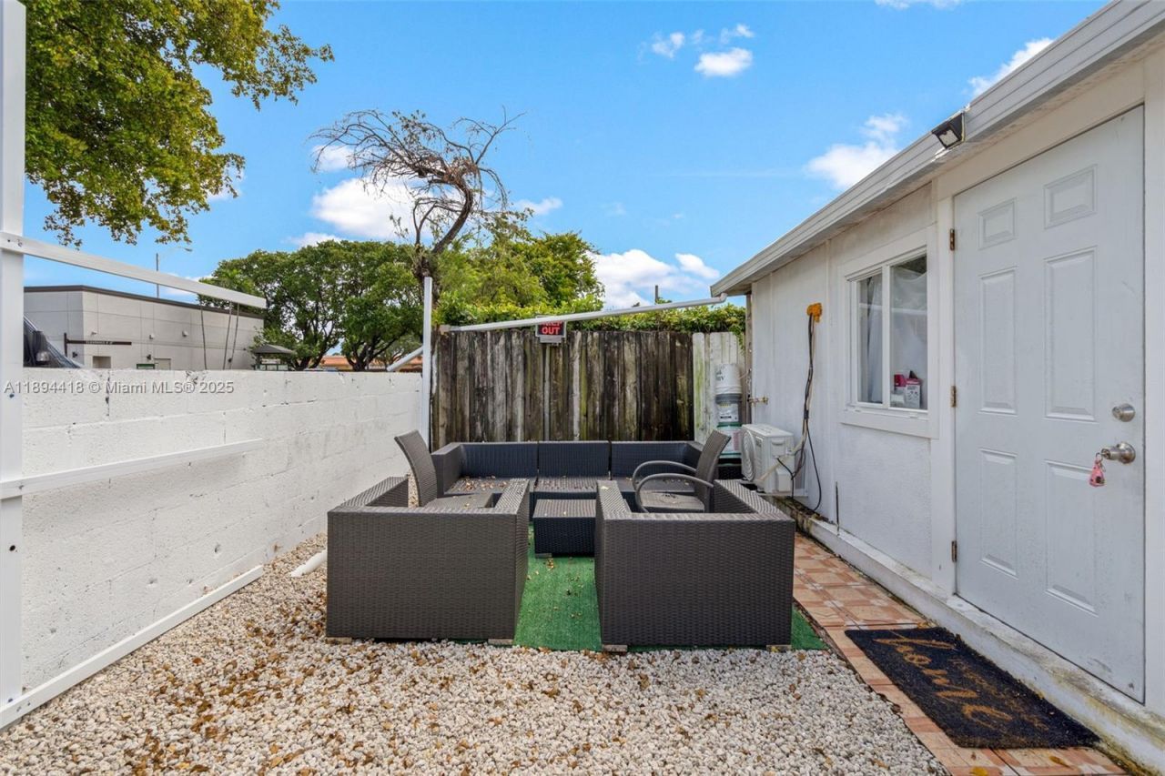 Please Call For Address, Miami, FL 33172 Photo