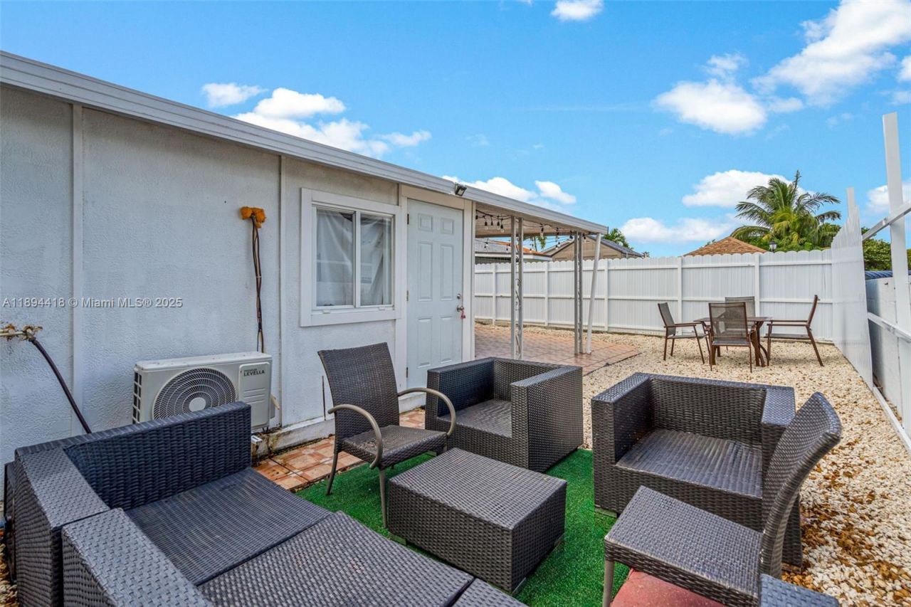 Please Call For Address, Miami, FL 33172 Photo