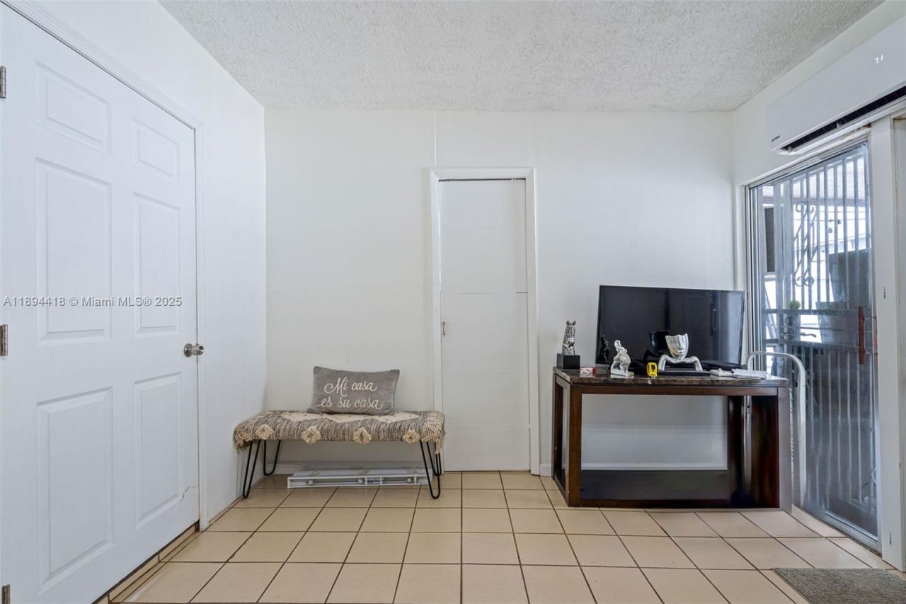 Please Call For Address, Miami, FL 33172 Photo